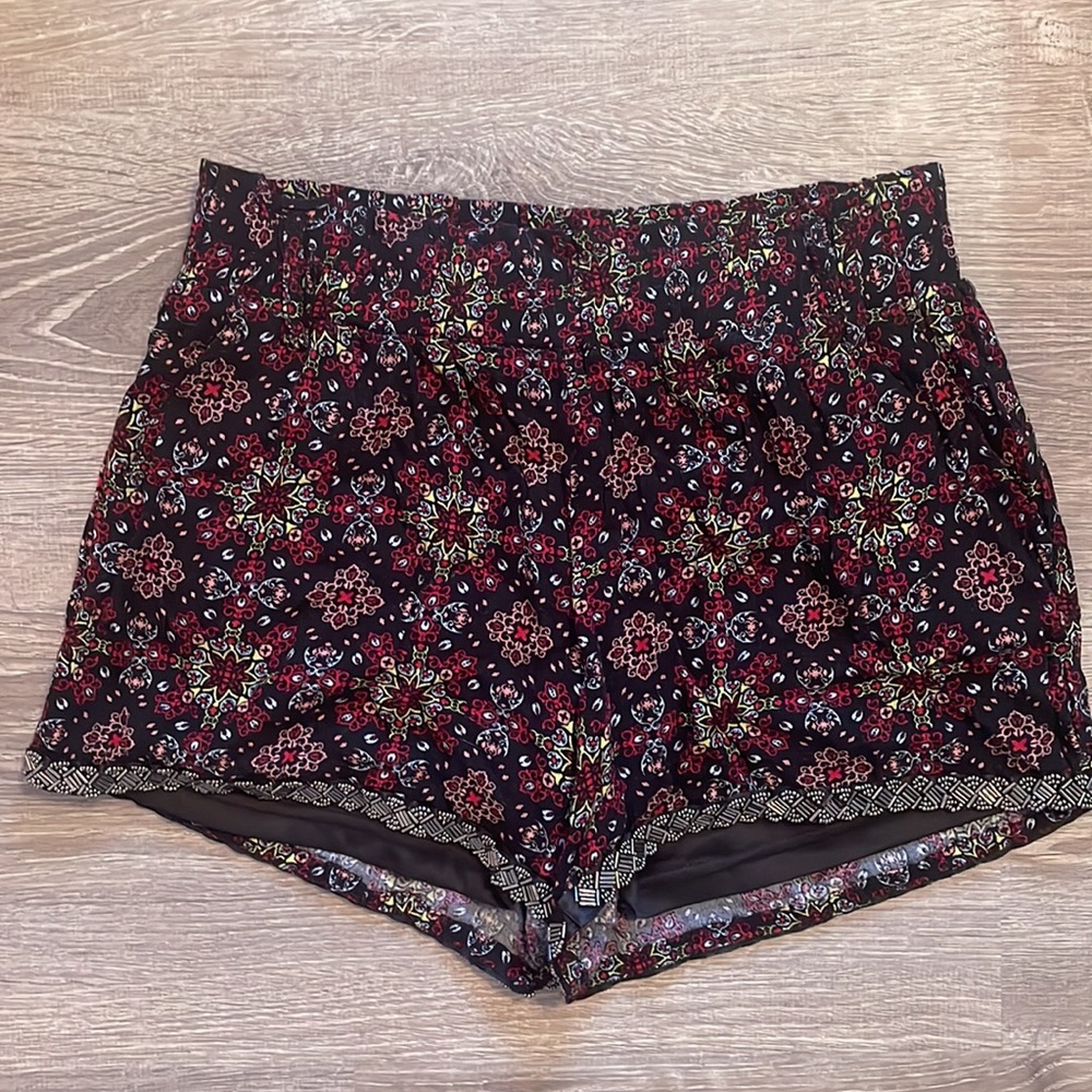 FRANCESCA'S Patterned Shorts